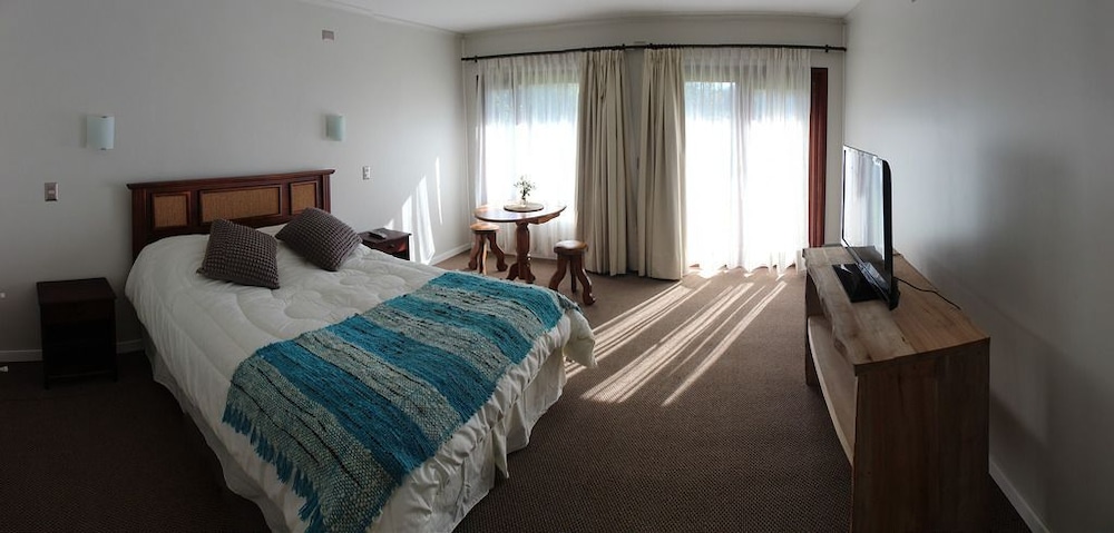 Standard Double Room, 1 Double Bed, Pool Access, Park View photo 2