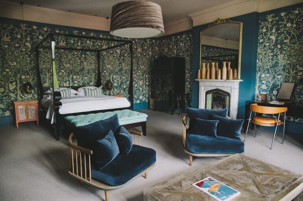 Honeymoon Suite