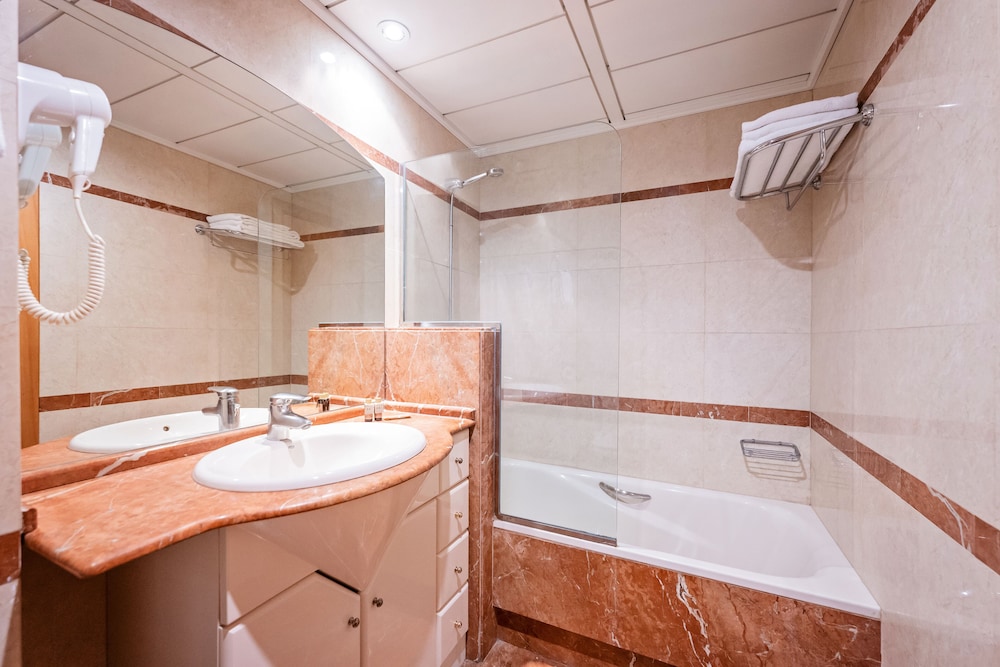 Apartment, 2 Bedrooms, Balcony, City View photo 2