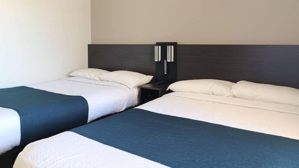 Deluxe Room, 2 Double Beds, Non Smoking, Refrigerator & Microwave photo 2