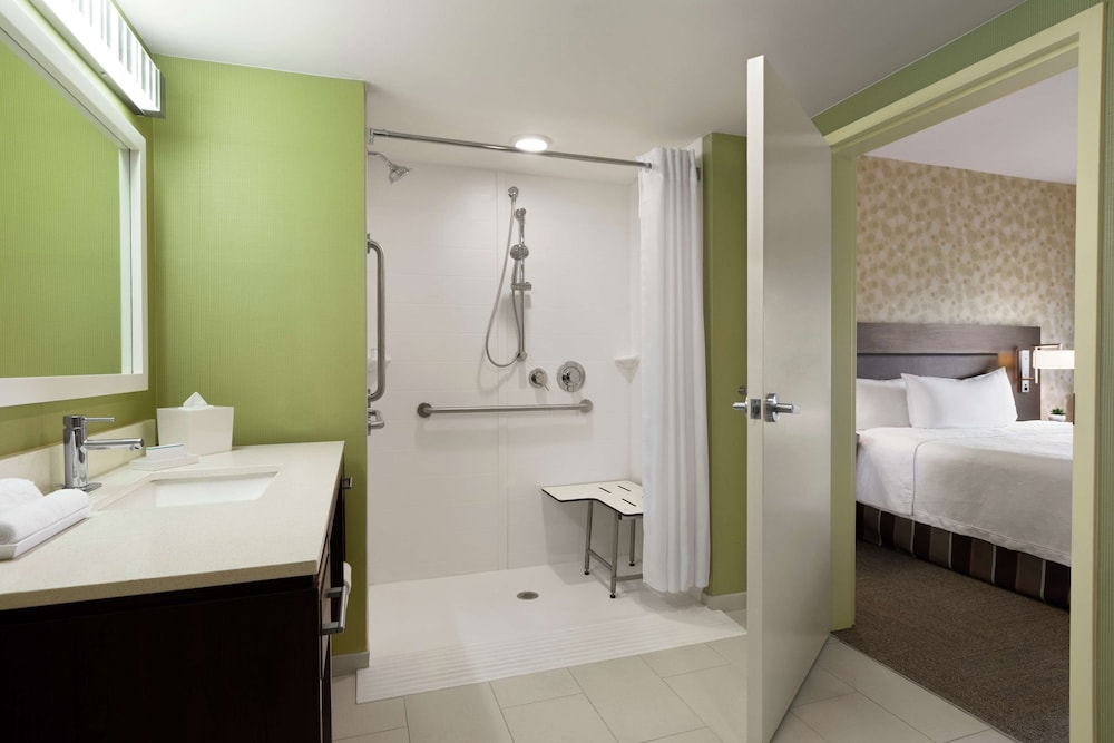 Suite, 1 King Bed, Accessible (Hearing)