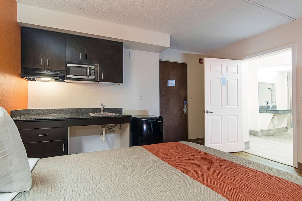 Standard Suite, 1 King Bed, Non Smoking