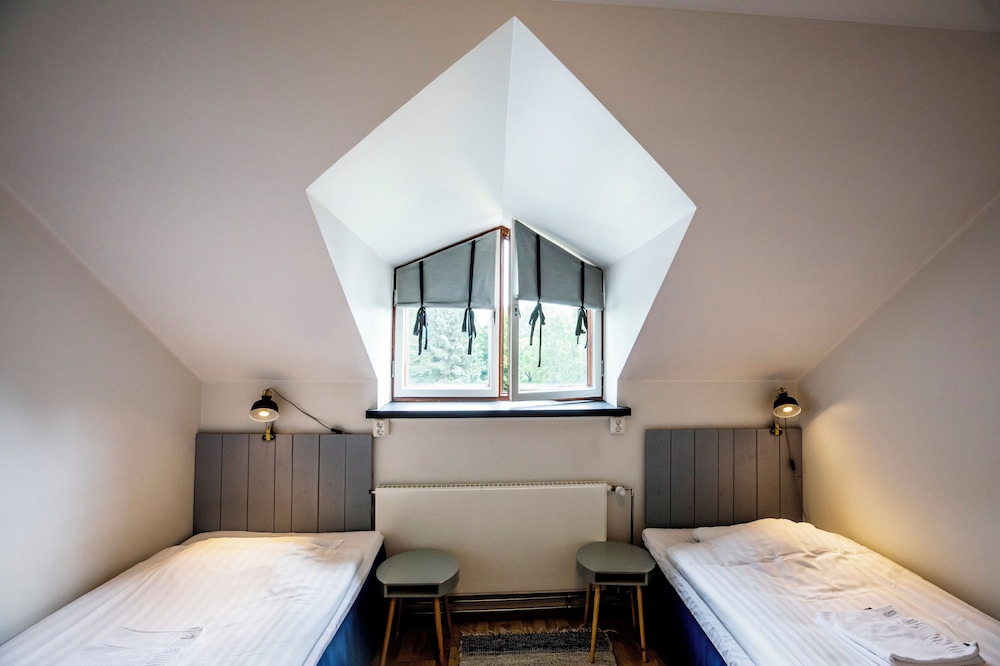 Economy Twin Room photo 3