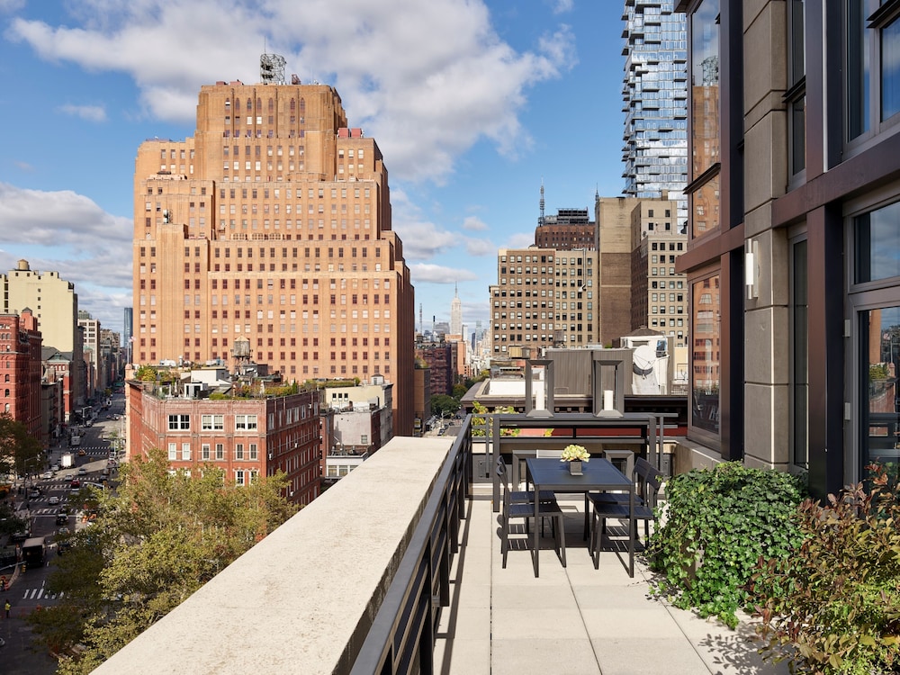 Studio Suite, Terrace (Smyth Suite)