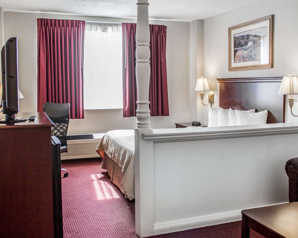Suite, 1 Queen Bed with Sofa bed, Non Smoking - Photo 3