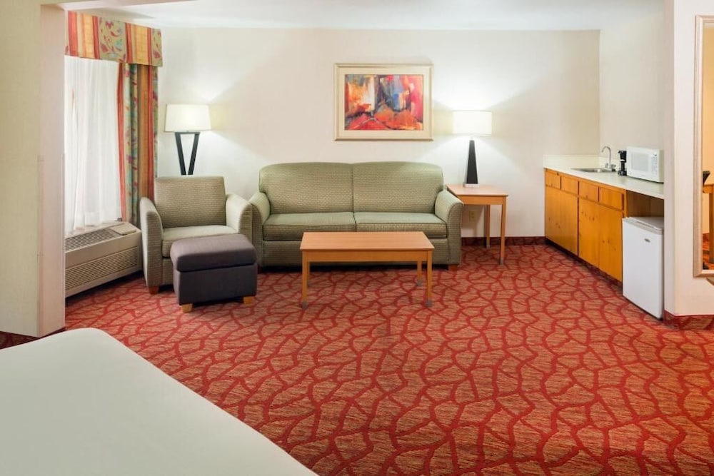 Family Suite, 1 King, Riverview, Sofabed - Photo 1