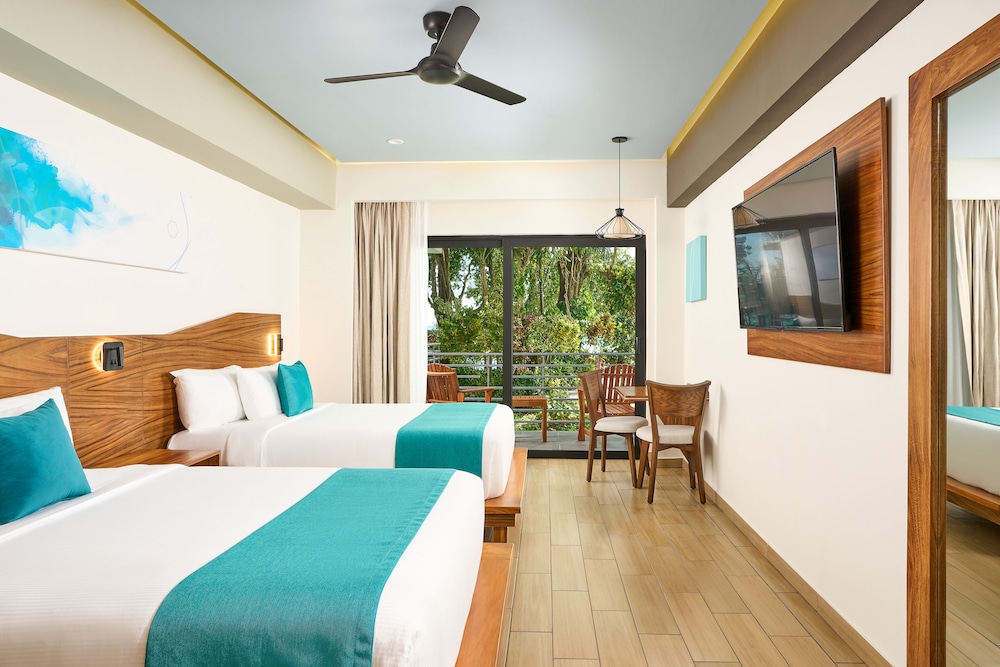 Deluxe Double Partial Lagoon View - Photo 1