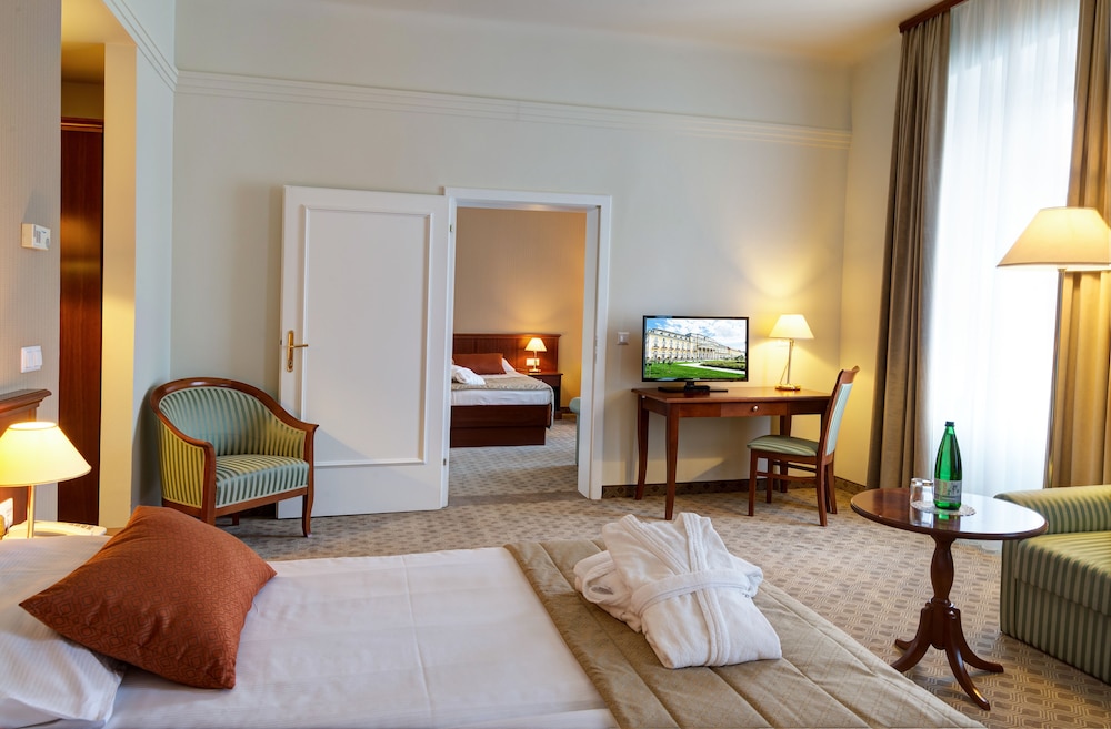 Premium Double Room, Park View - 4 Star (historic building) photo 2