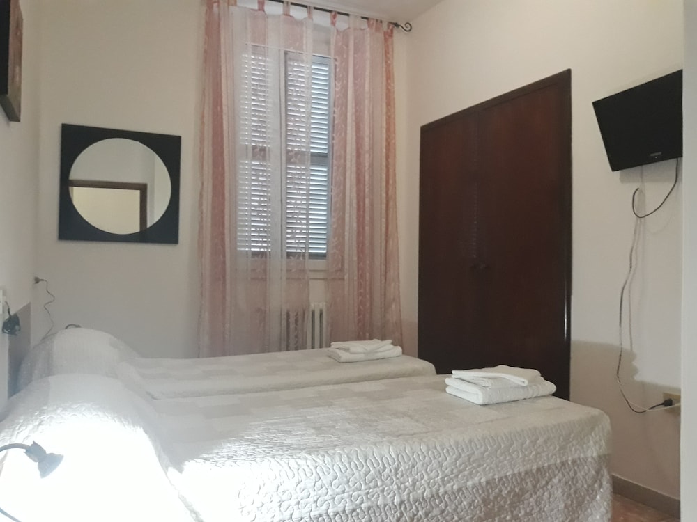 Double or Twin Room photo 3