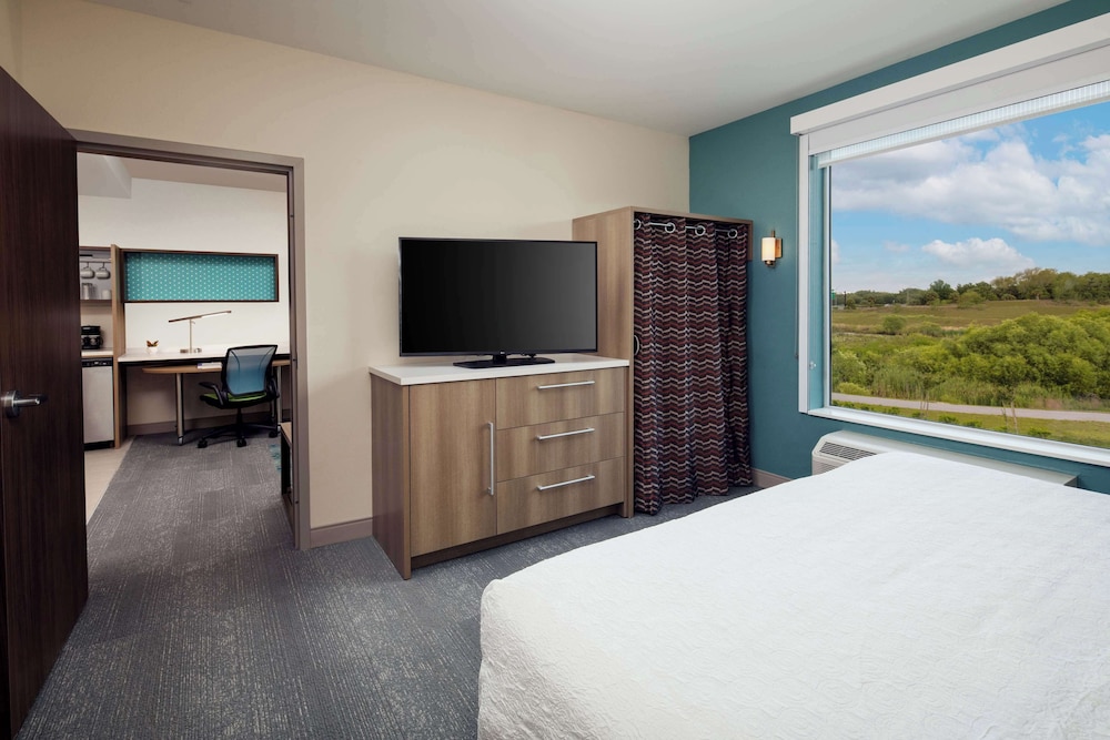 Suite, 1 King Bed, Accessible, Bathtub - Photo 5