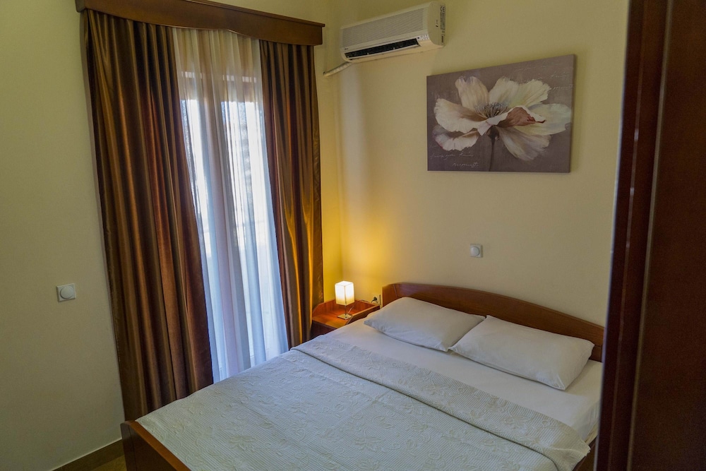Double Room (5)