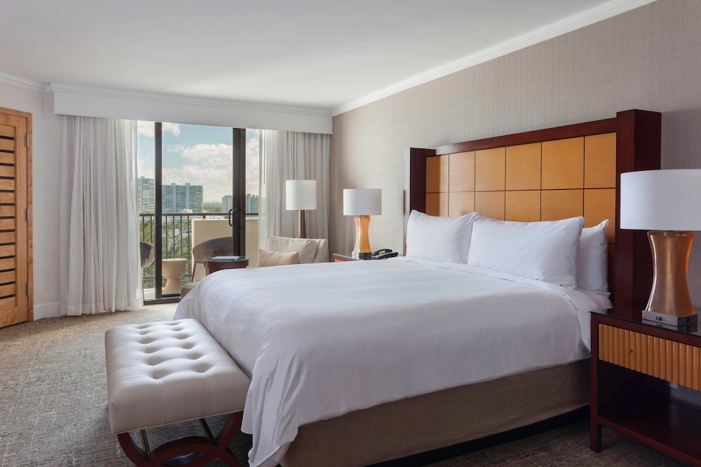 Atlantic Suite (Mobility Accessible, Roll-In Shower)