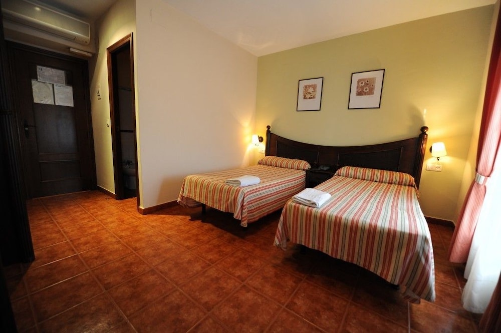 Double Room, City View, Tower (Twin Bed) photo 3
