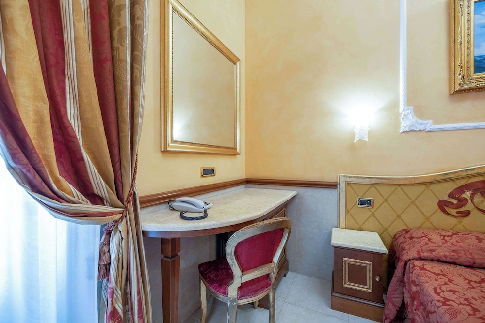 Standard Single Room thumbnail 5