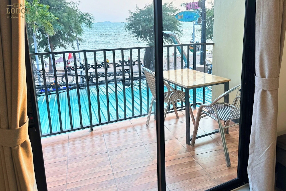 Deluxe Room, Balcony, Sea View - Photo 17