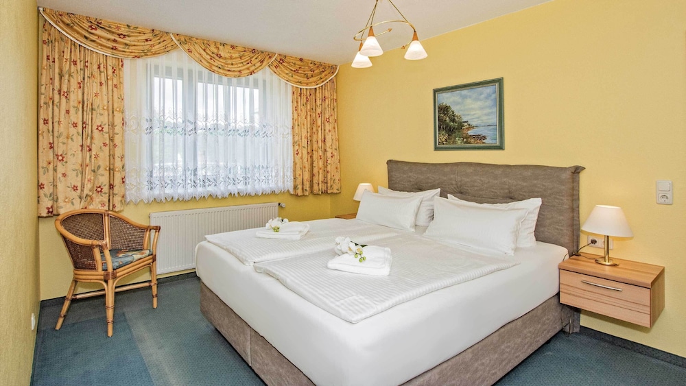 Comfort Condo, 2 Bedrooms (Including 75 Euro Cleaning Fee) photo 2