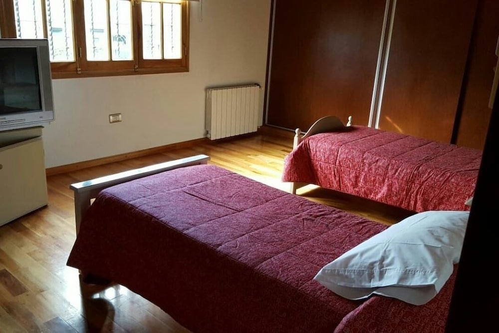 House, 4 Bedrooms photo 2