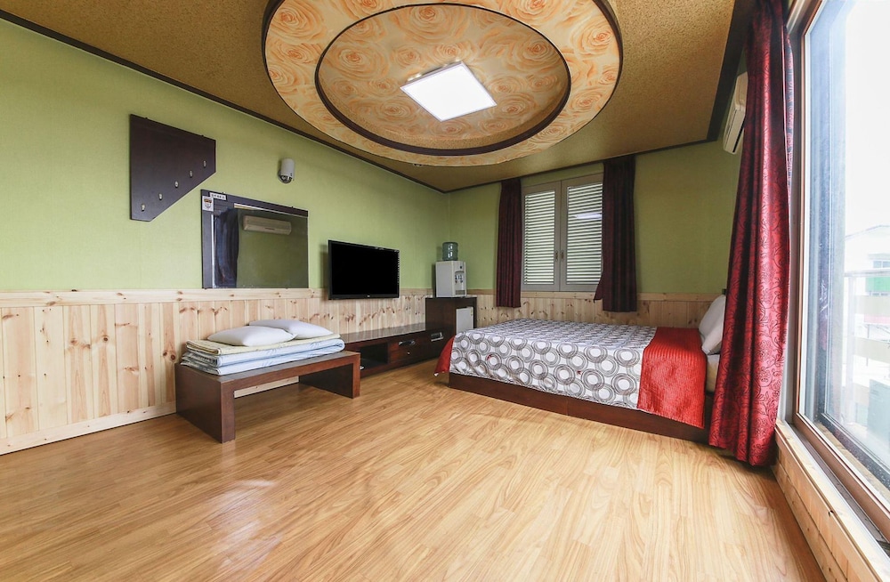 Family Room photo 2
