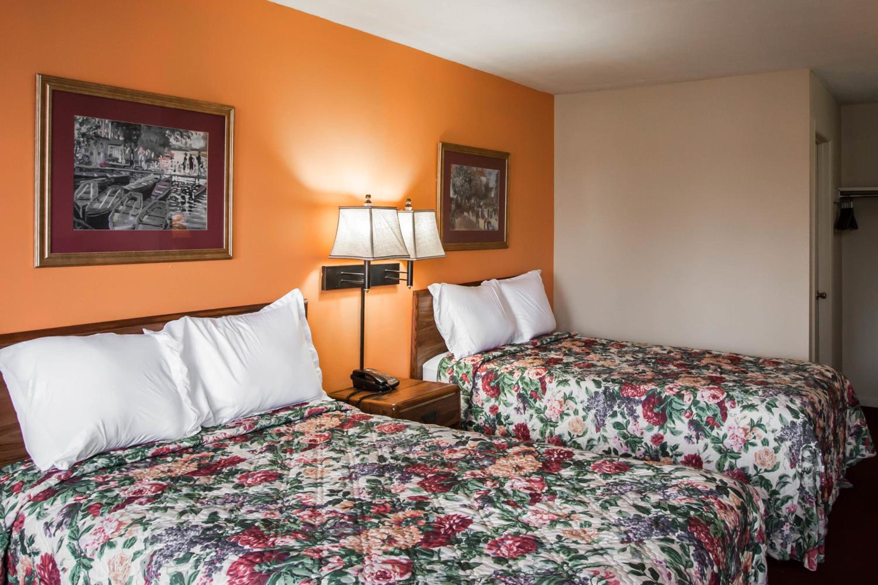 Double Room With Two Double Beds - Smoking photo 1