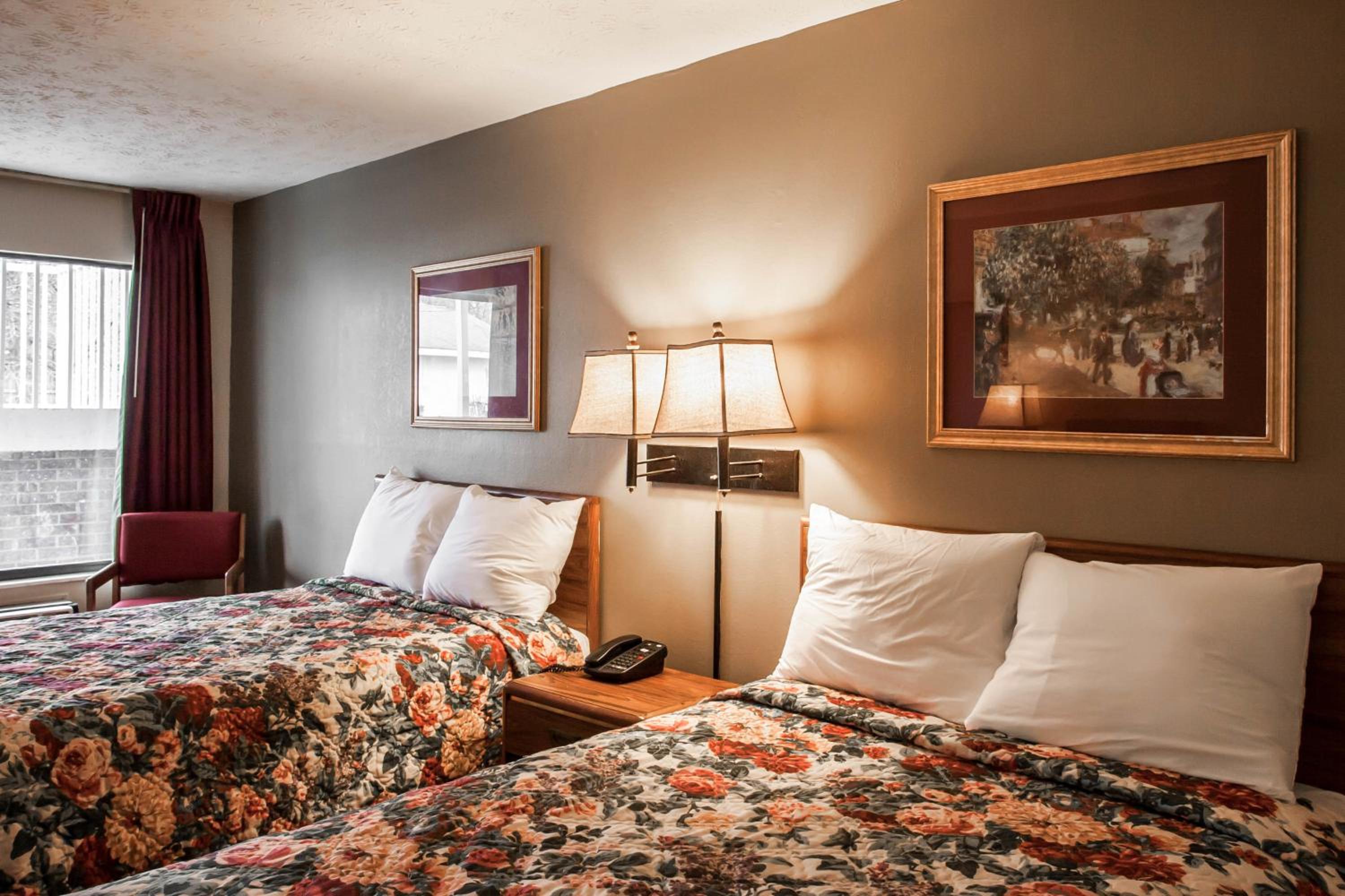 Double Room With Two Double Beds - Smoking photo 2