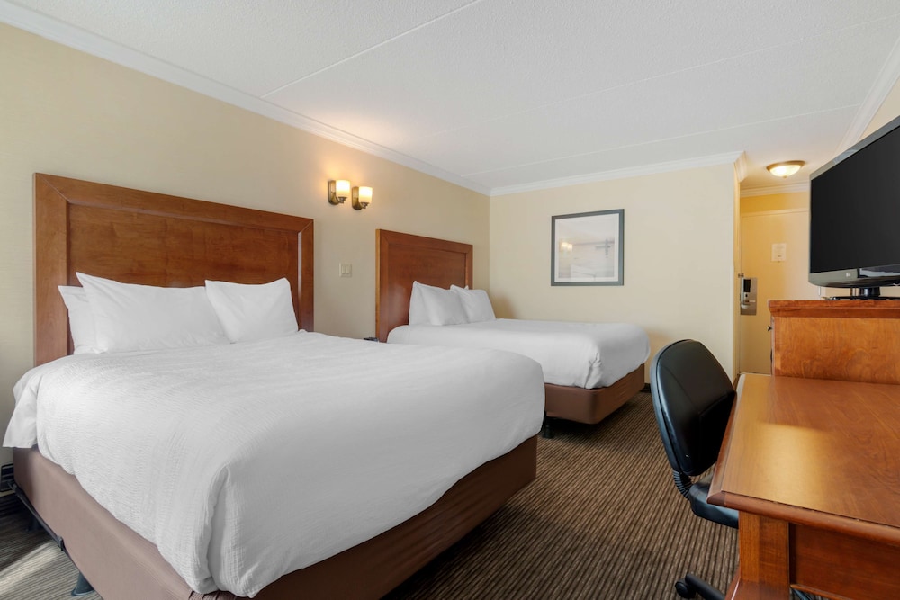 Standard Room, 2 Queen Beds, Non Smoking, Refrigerator & Microwave (2nd Floor)