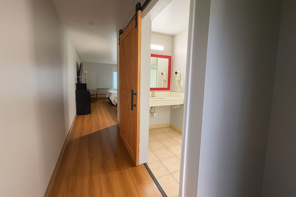 Deluxe Room, Multiple Beds (Deluxe Family Suite) photo 1