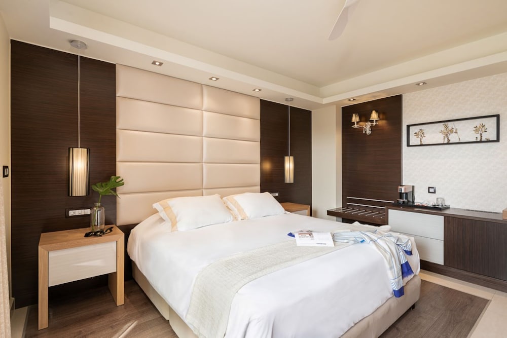 Luxury Room with Sea View photo 1