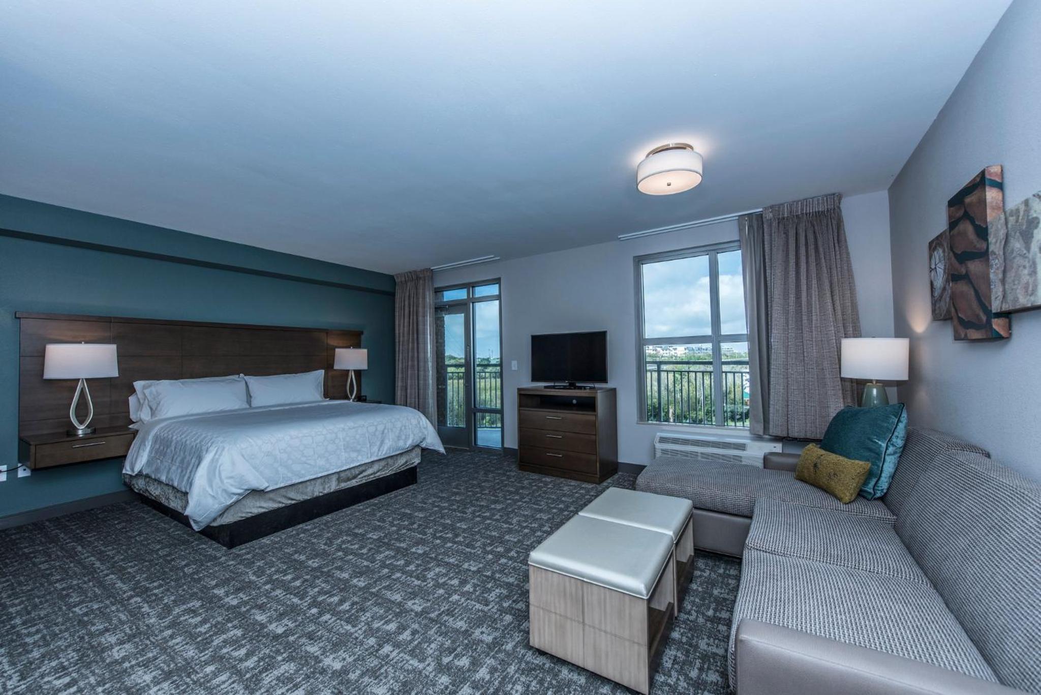 Studio Suite with Balcony - Non-Smoking