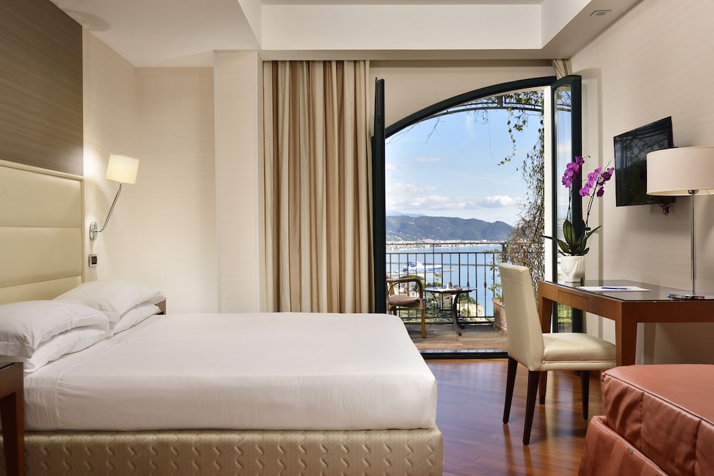 Deluxe Room, Partial Sea View - Photo 6