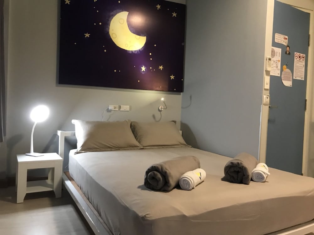 Double or Twin Room, 1 Queen Bed, Non Smoking, Shared Bathroom photo 2