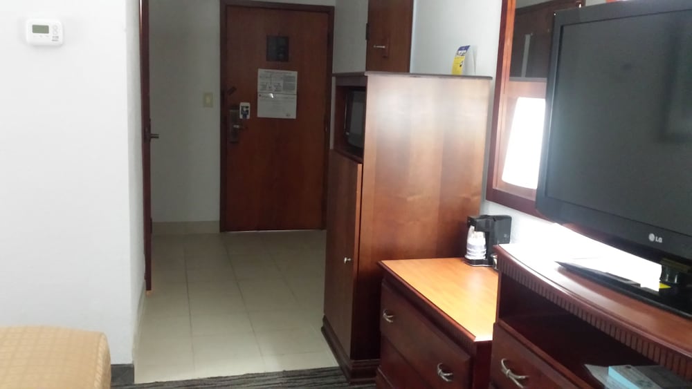 Standard Room, 2 Double Beds - Photo 5