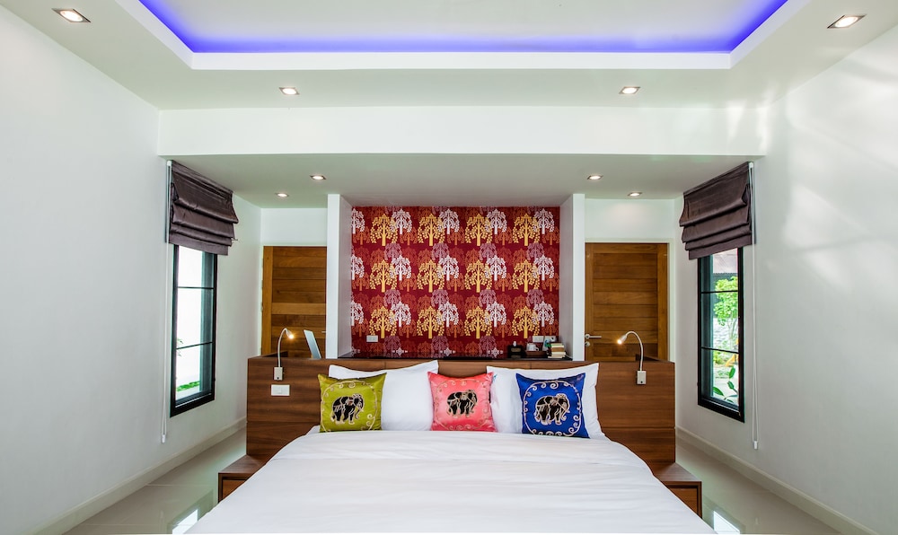 Beachfront Villa Indoor Shower