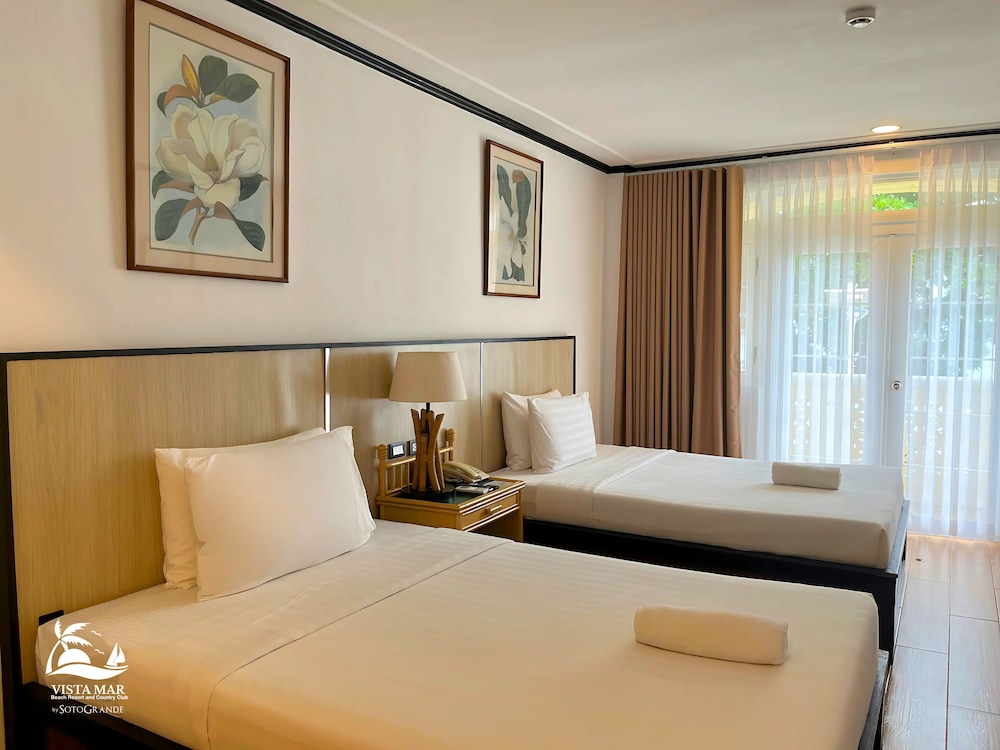 Second Floor Deluxe Double Room - Photo 6