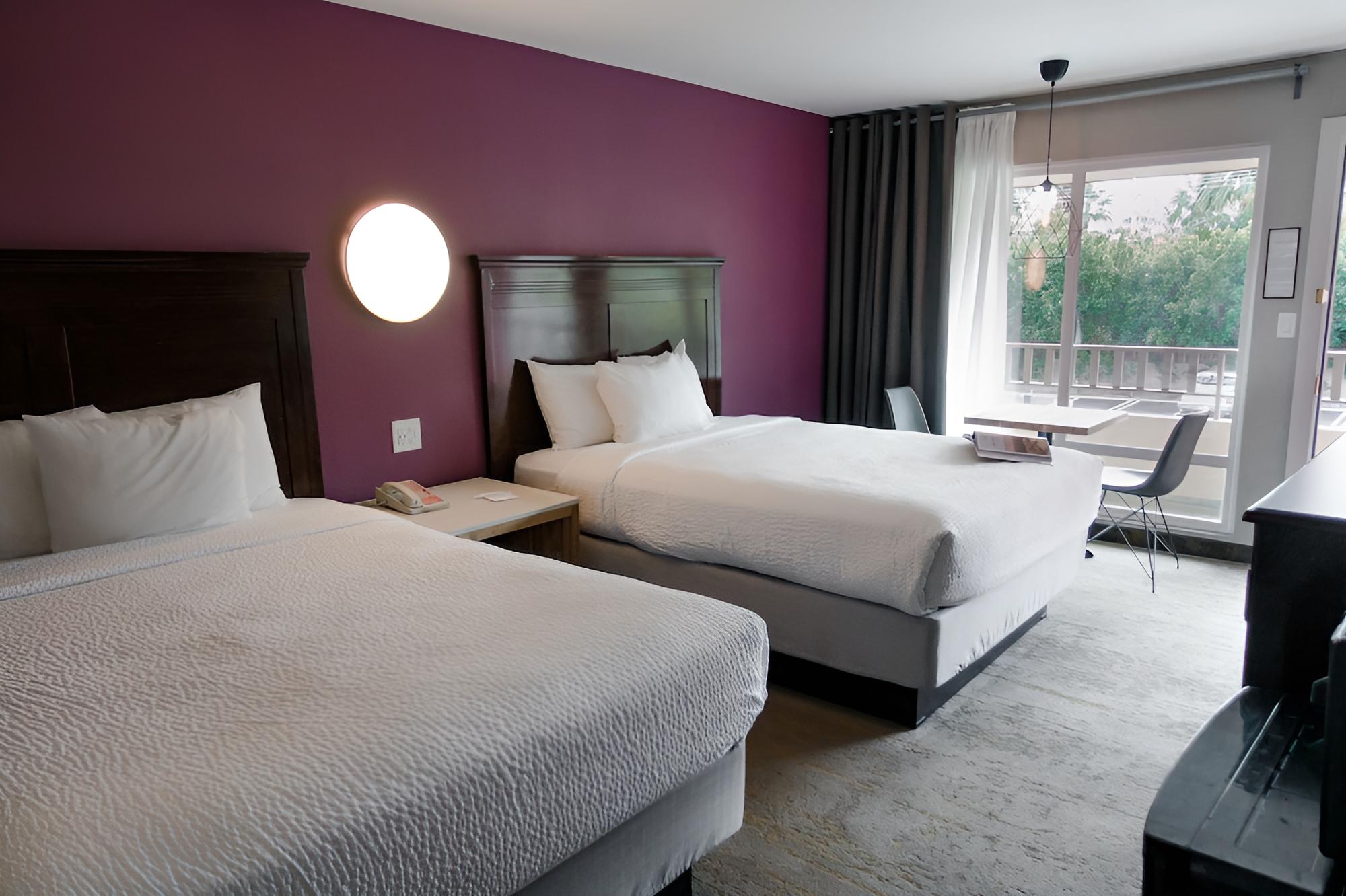 Deluxe Double Room, 2 Queen Beds, Pool View photo 2