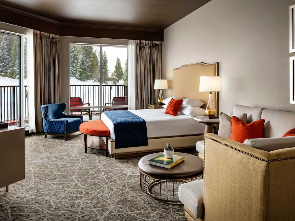 Suite, 1 King Bed, Mountain View (Balcony) photo 2
