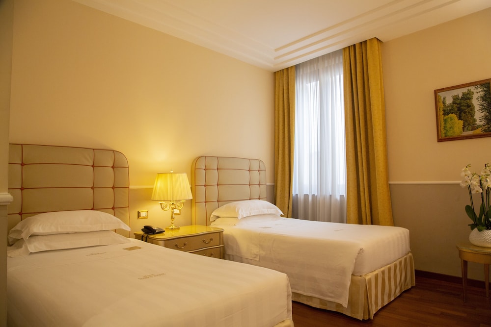 Deluxe Room - Photo 7