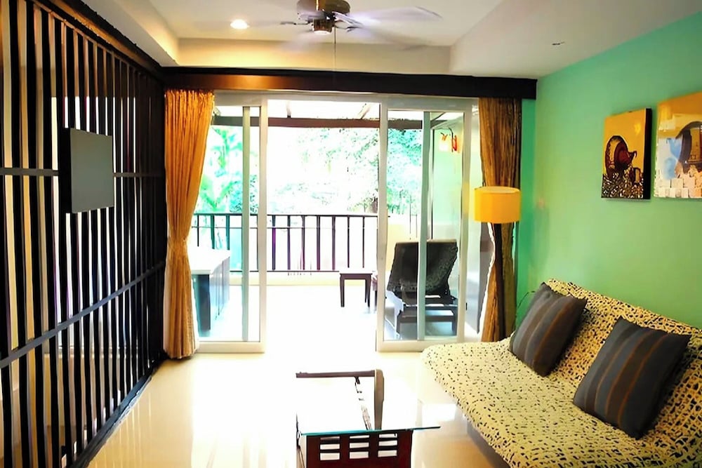 Deluxe Family Room with Jacuzzi photo 3