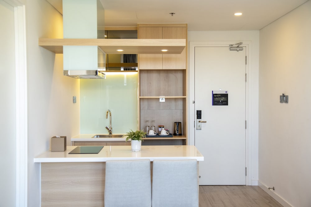 Suite, 1 Bedroom - Photo 3