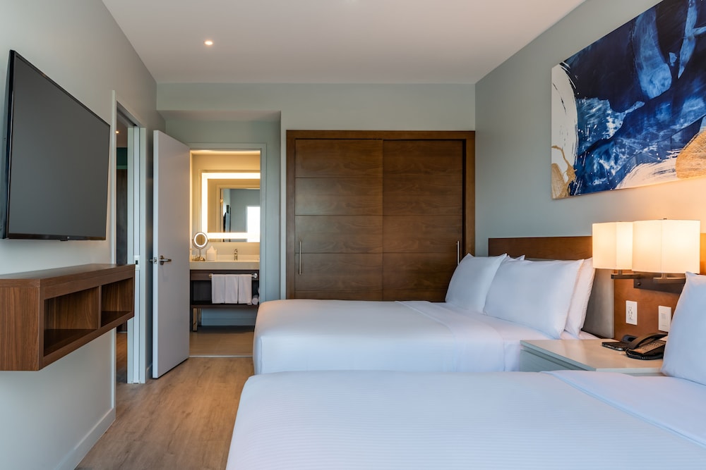Room, 2 Queen Beds, Accessible (Mobility & Hearing, Roll-in Shower)