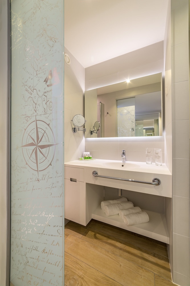 Two Double or Twin Rooms with Connecting Door 44 m2 Courtyard/Park View with French Balconies photo 3