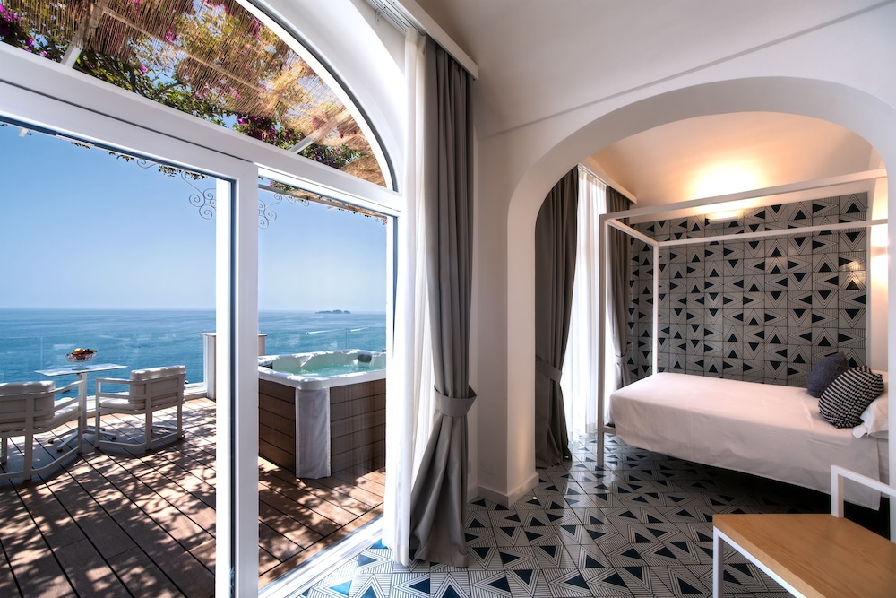 Deluxe Suite wit Spa and sea view photo 3