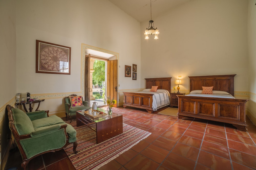 Junior Room, 2 Queen Beds, Garden View