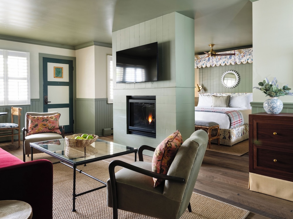 Superior Suite, 1 King Bed with Sofa bed, Fireplace, Courtyard View (The LPP Suite Double Fireplace) photo 1