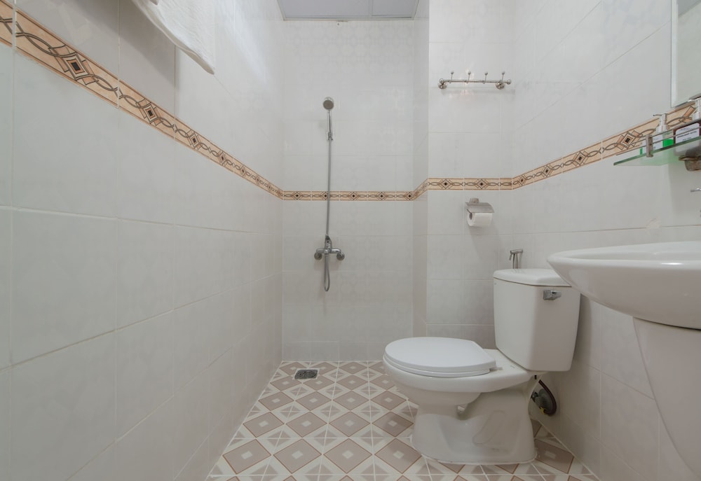Basic Double Room Single Use - Photo 6