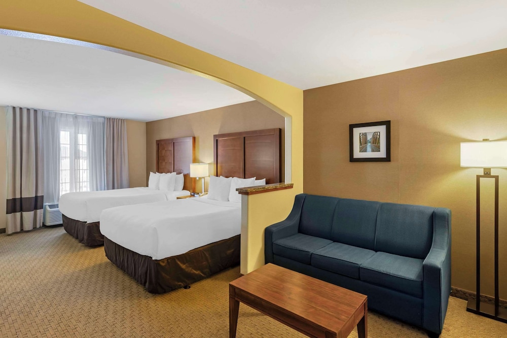 Suite, 2 Queen Beds, Non Smoking - Photo 2