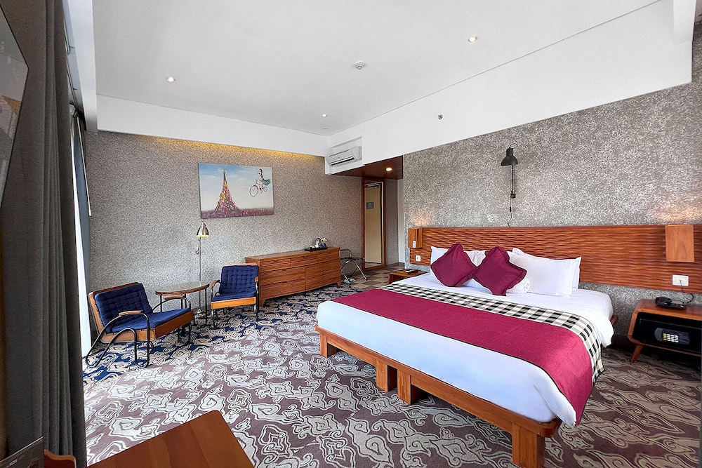 Executive Room, 1 Queen Bed, City View photo 3