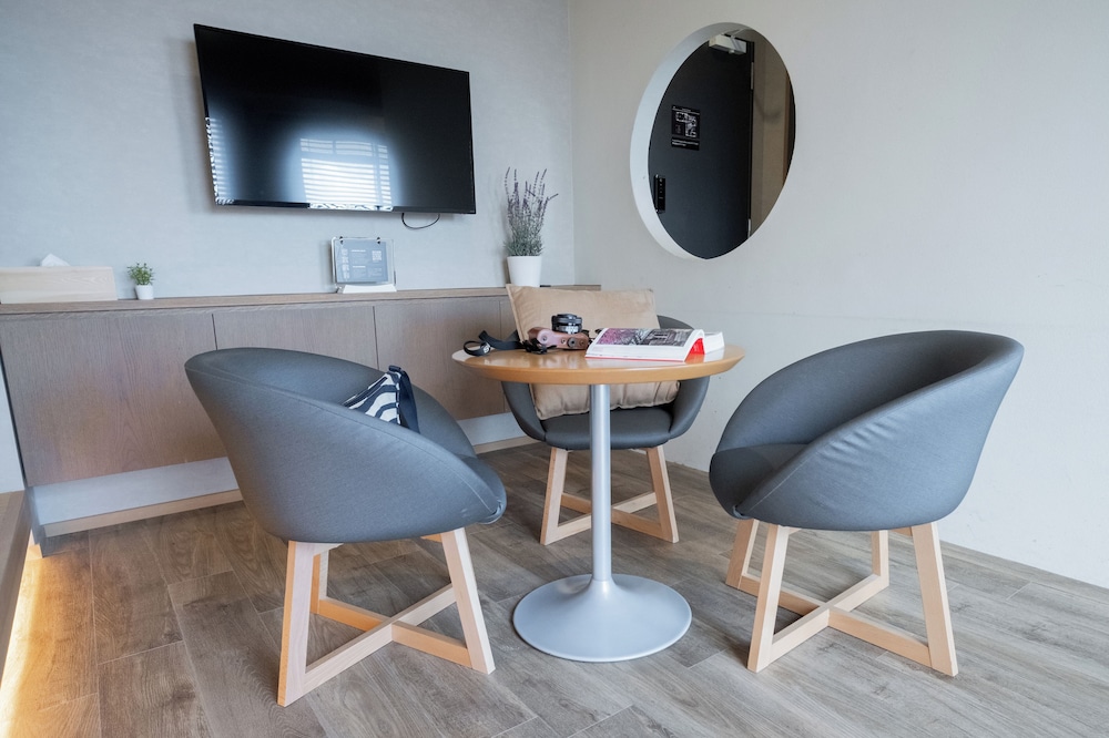 Signature Family Suite (Non-smoking) - Photo 3