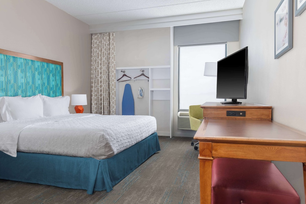 Room, 1 King Bed, Accessible, Bathtub (Mobility & Hearing) - Photo 3