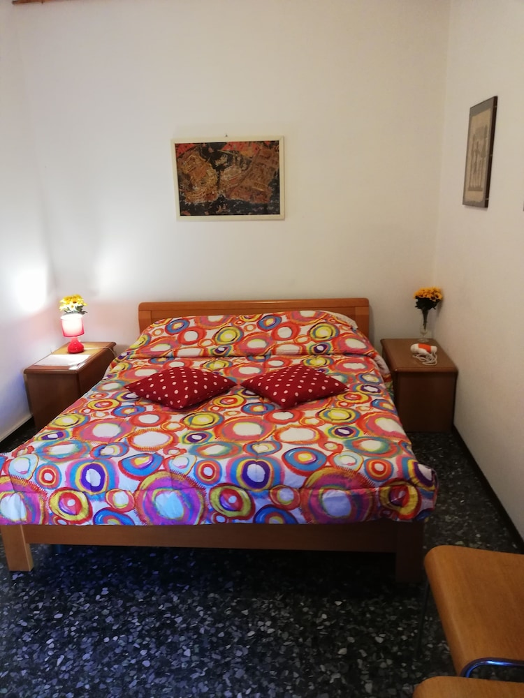 Classic Double Room, 1 King Bed, Shared Bathroom, Garden View