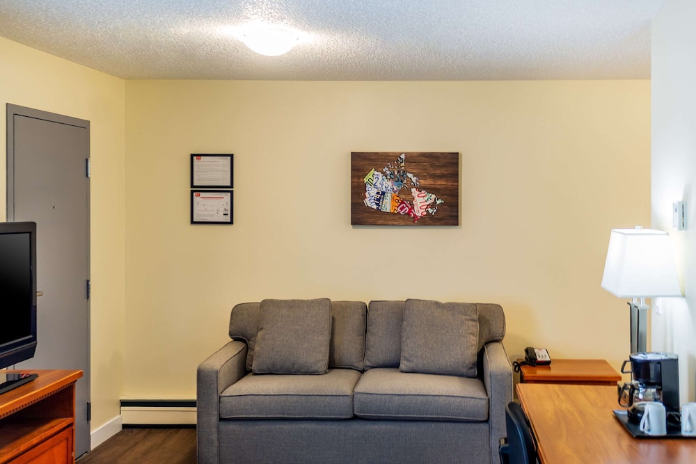 Suite, 1 Queen Bed with Sofa bed, Non Smoking, Courtyard View photo 1